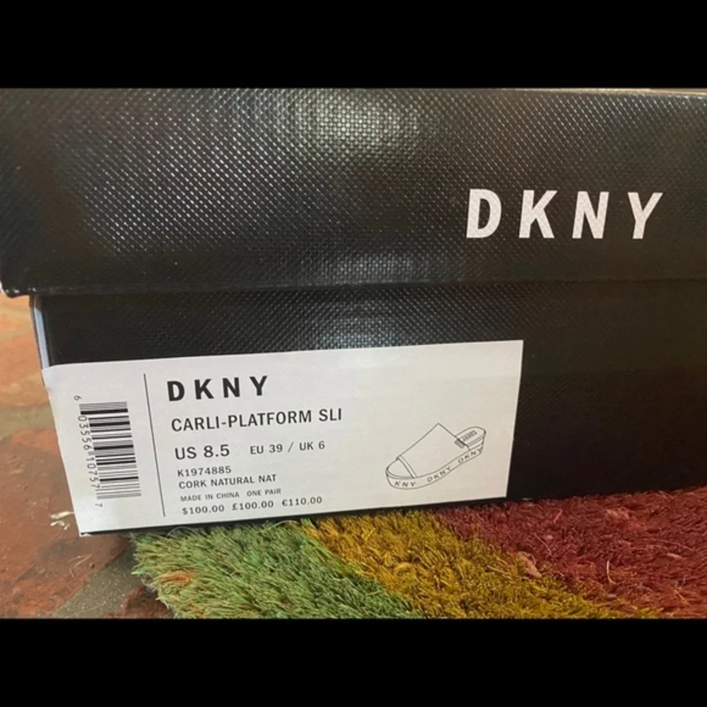 DKNY, new in box! Carli- platform slides👡👡